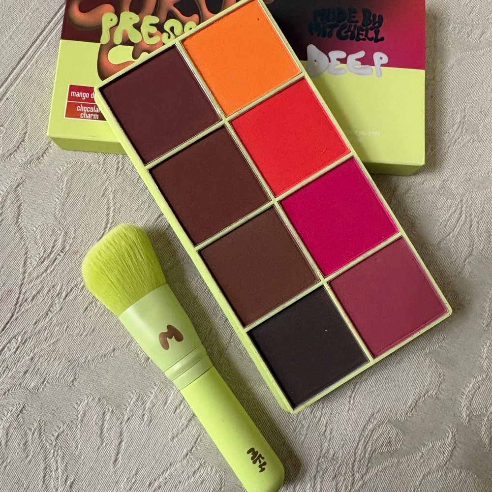 Made by Mitchell Curve Case Pressed Palette in Deep Blush Bronzer Eyeshadow BNIB